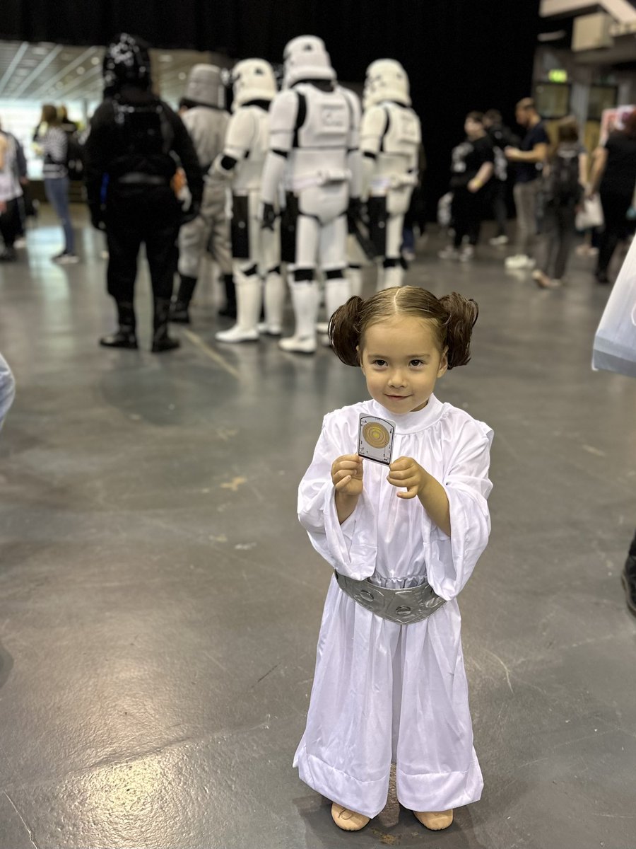 SmithnotSith's tweet photo. Shhhhhh, they have no idea… #princessleia #starwars #starwarscosplay #cosplay #rogueone #anewhope #princessleiacosplay https://t.co/gUKEWOdHZS
