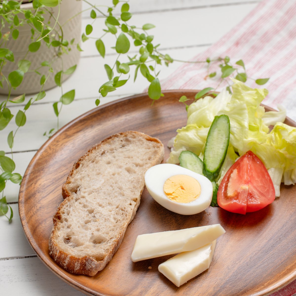 eating_hokkaido's tweet photo. 新学期が始まって、忙し朝は、さけるチーズで簡単朝食を。
袋から取り出してさっと割くだけ
小さくカットして食べやすくしてもいいですね。
いつもテーブルにチーズを
NEEDSのNatural Cheese 一度お試しください
----
#さけるチーズ #needscheese #十勝からの贈り物 #北海道 #eatinghokkaido https://t.co/GqNCAZj1v9