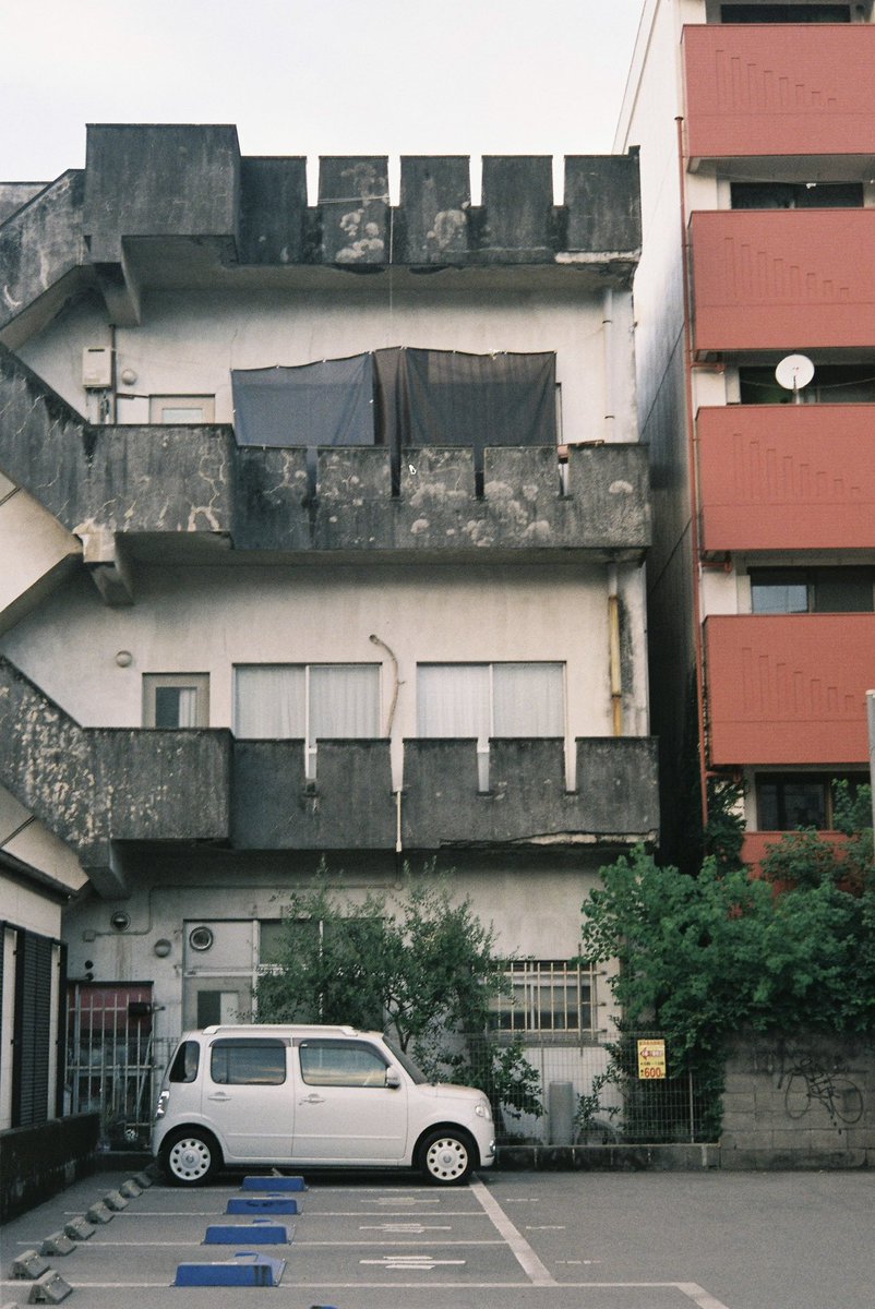 HisaFoto's tweet photo. 「#鹿児島Alley 」
.
.
.
#leica #leicaiiib #summitar #ズミタール  #beliveinfilm #ifyouleave #theanalogueproject #analogfeatures #analogue #filmphoto #filmcommunity #filmisnotdead #ishootfilm #filmcamera #フィルム #フィルムカメラ #鹿児島 #kagoshima #japan https://t.co/lZFqHjQtCb