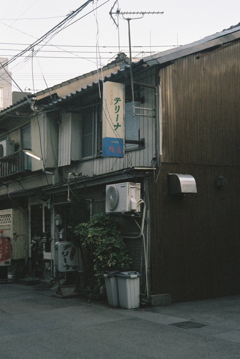 HisaFoto's tweet photo. 「#鹿児島Alley 」
.
.
.
#leica #leicaiiib #summitar #ズミタール  #beliveinfilm #ifyouleave #theanalogueproject #analogfeatures #analogue #filmphoto #filmcommunity #filmisnotdead #ishootfilm #filmcamera #フィルム #フィルムカメラ #鹿児島 #kagoshima #japan https://t.co/lZFqHjQtCb