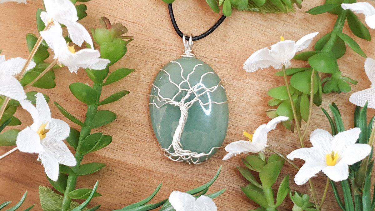 EmpoweredCrysta's tweet photo. Aventurine crystal is thought yo bring prosperity and abundance https://t.co/oGfCoziIBe