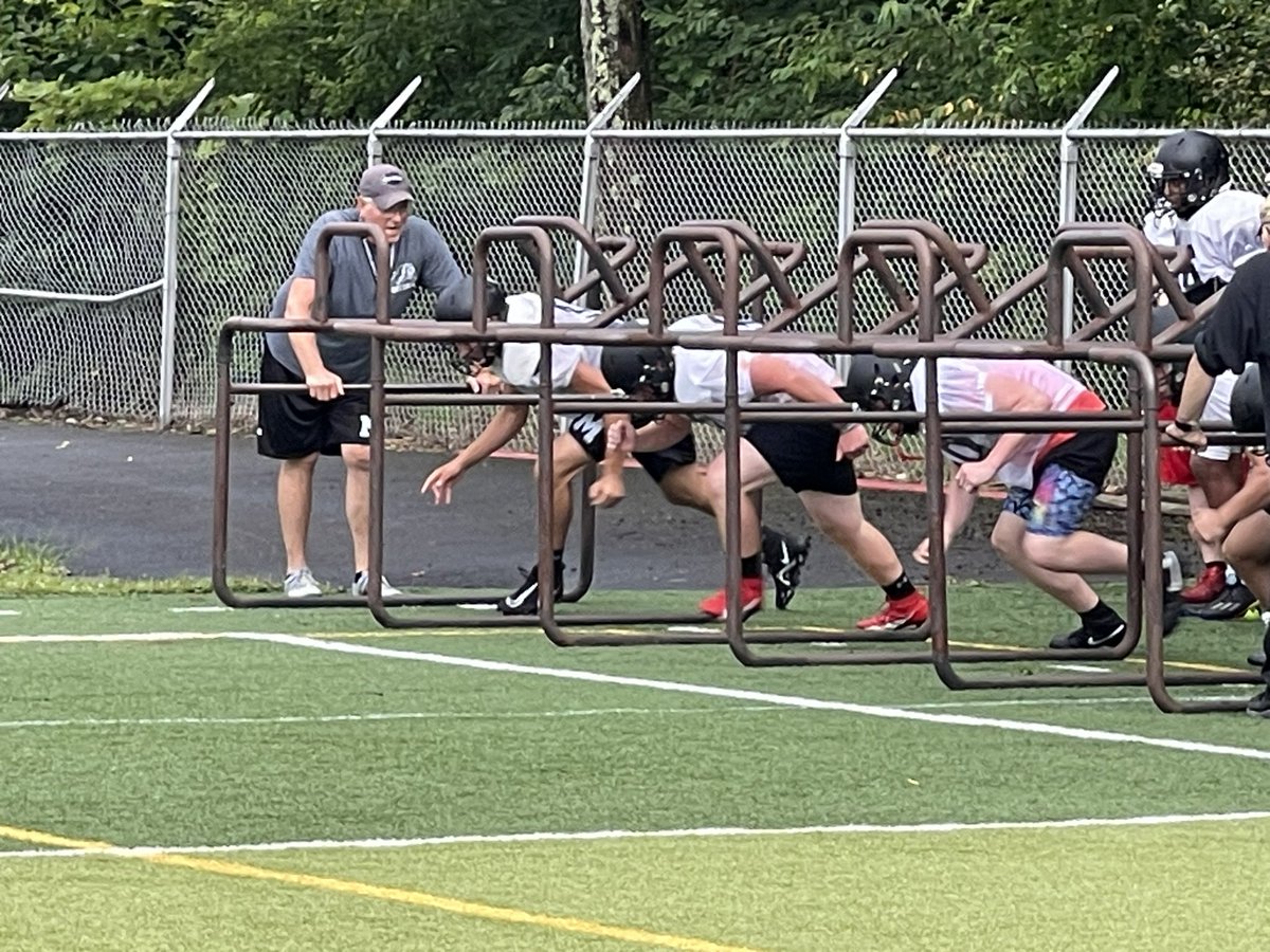 ETNreisenweber's tweet photo. Camp 4 is at Meadville where things look great. The Bulldogs have more than 50 players out for the team including a big freshman class as Meadville looks to defend its D-10 4A title! @MdvlFootball https://t.co/PuQyjAvq4d