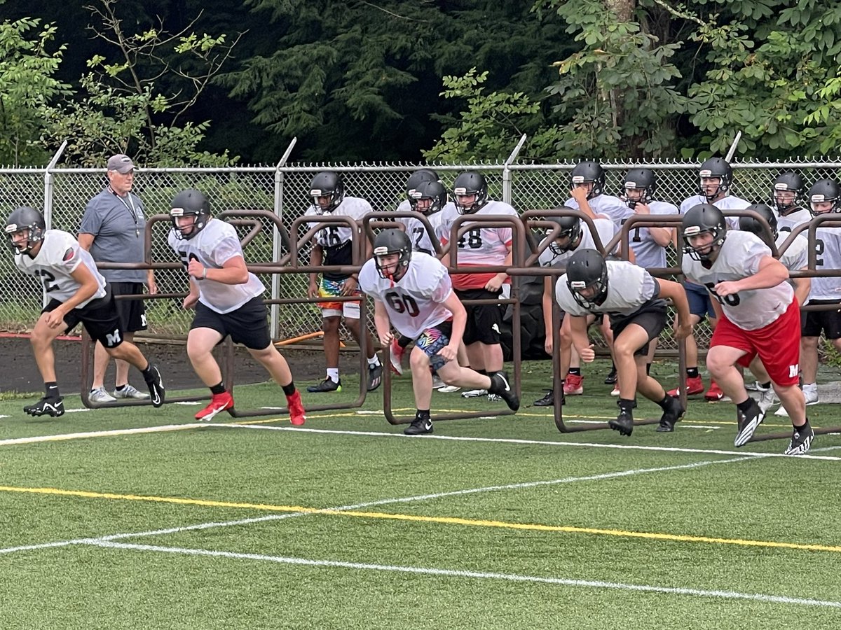 ETNreisenweber's tweet photo. Camp 4 is at Meadville where things look great. The Bulldogs have more than 50 players out for the team including a big freshman class as Meadville looks to defend its D-10 4A title! @MdvlFootball https://t.co/PuQyjAvq4d