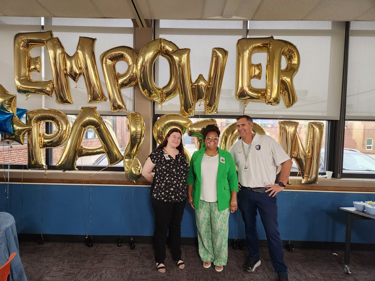DacusQuinci's tweet image. The new team alert!!! Different team but the same heart for teachers, students and families.
@GrandviewMiddle
#EmpowerPassion