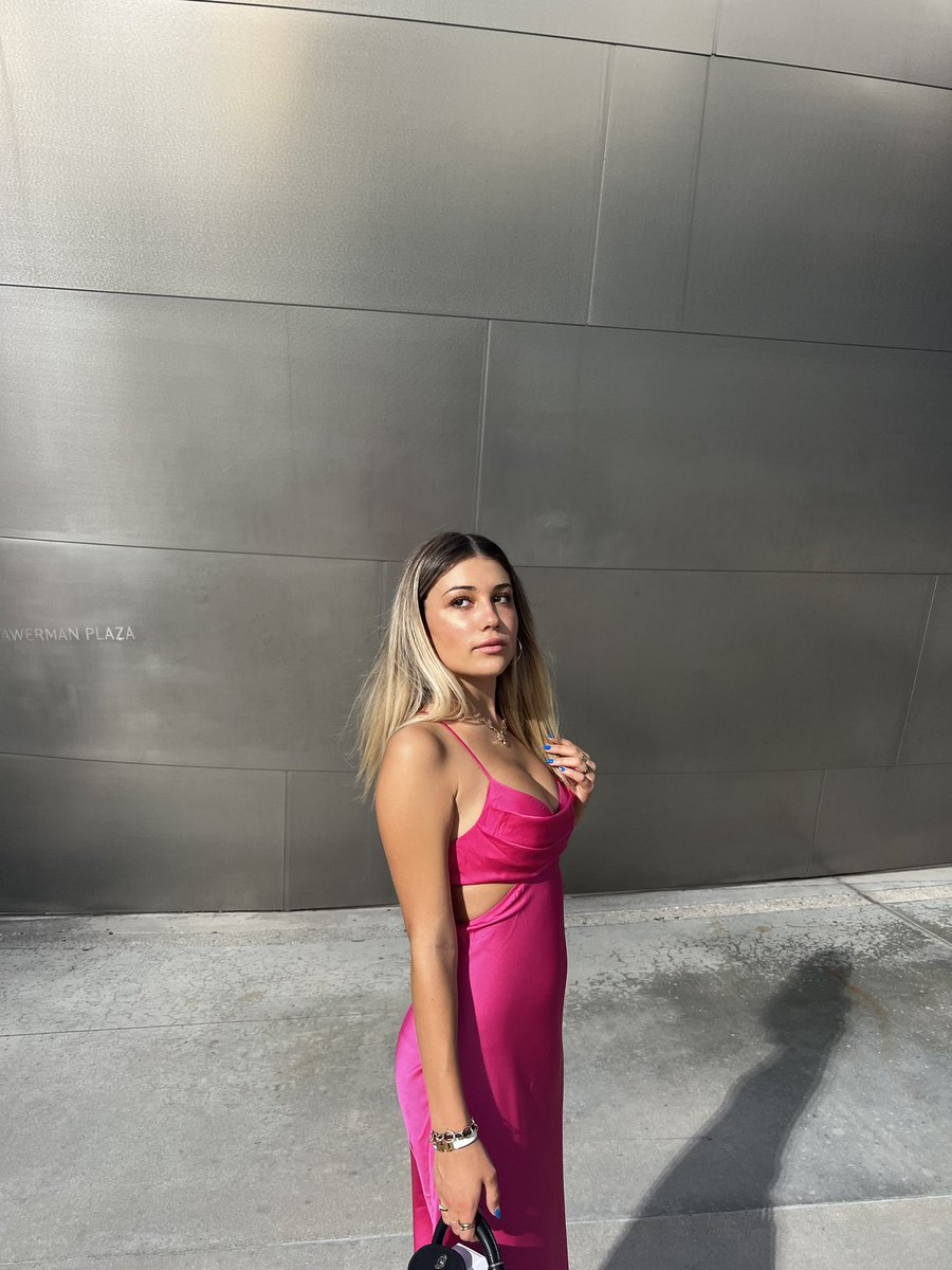 ClementineLea2's tweet photo. barbie dress💗🌸🌷💞🎀 @LoveHelloMolly #hellomolly 

#barbie #clementinelea #clementineleaspieser https://t.co/f0htxA12SF