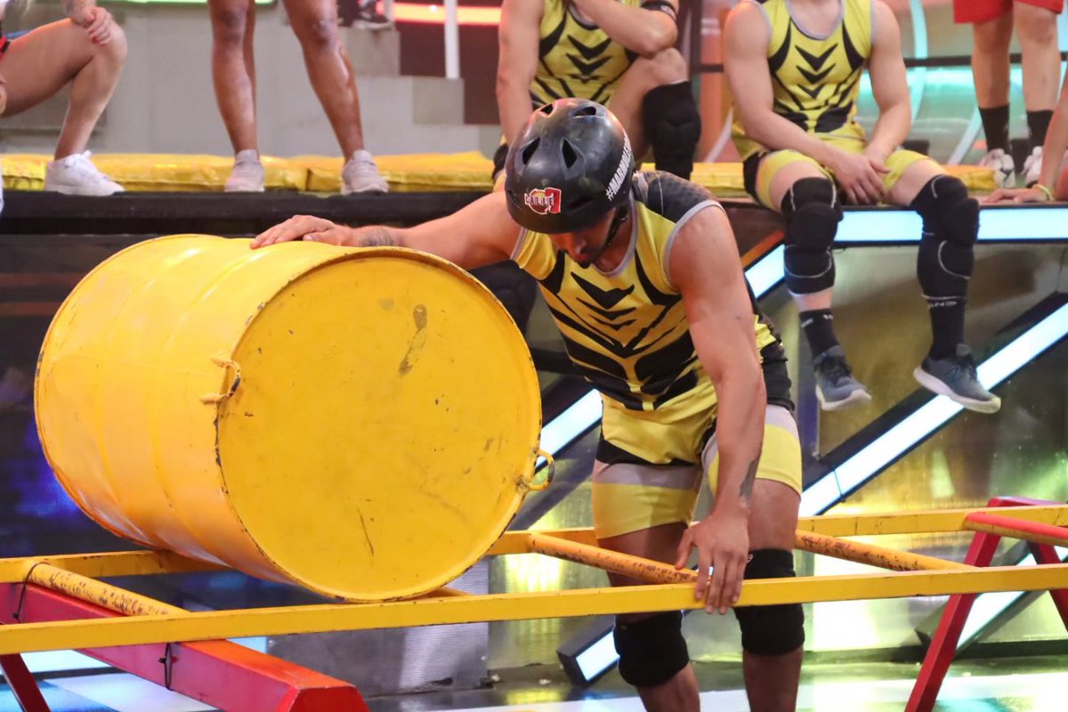 Calle_7PY's tweet photo. Con 5 companadas #AdrianC7 se lleva la victoria en #CircuitoDeTiempo⚡️😎
Uuufff ¡esta de infarto esto!❤️🔥
#Calle7Py 🔴🟡 https://t.co/JMLfXNGb2B