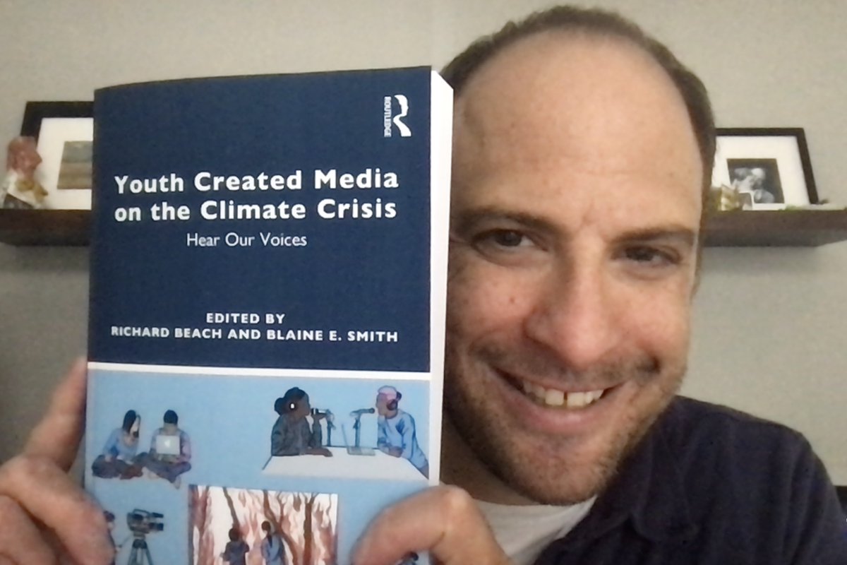Proud to have co-authored chapter, w/Prof. Marek Oziewicz, in Youth Created Media on the Climate Crisis: Hear Our Voices (2023). Eds. Richard Beach and Blaine E. Smith. Such a critical topic! #ClimateLiteracy routledge.com/Youth-Created-…