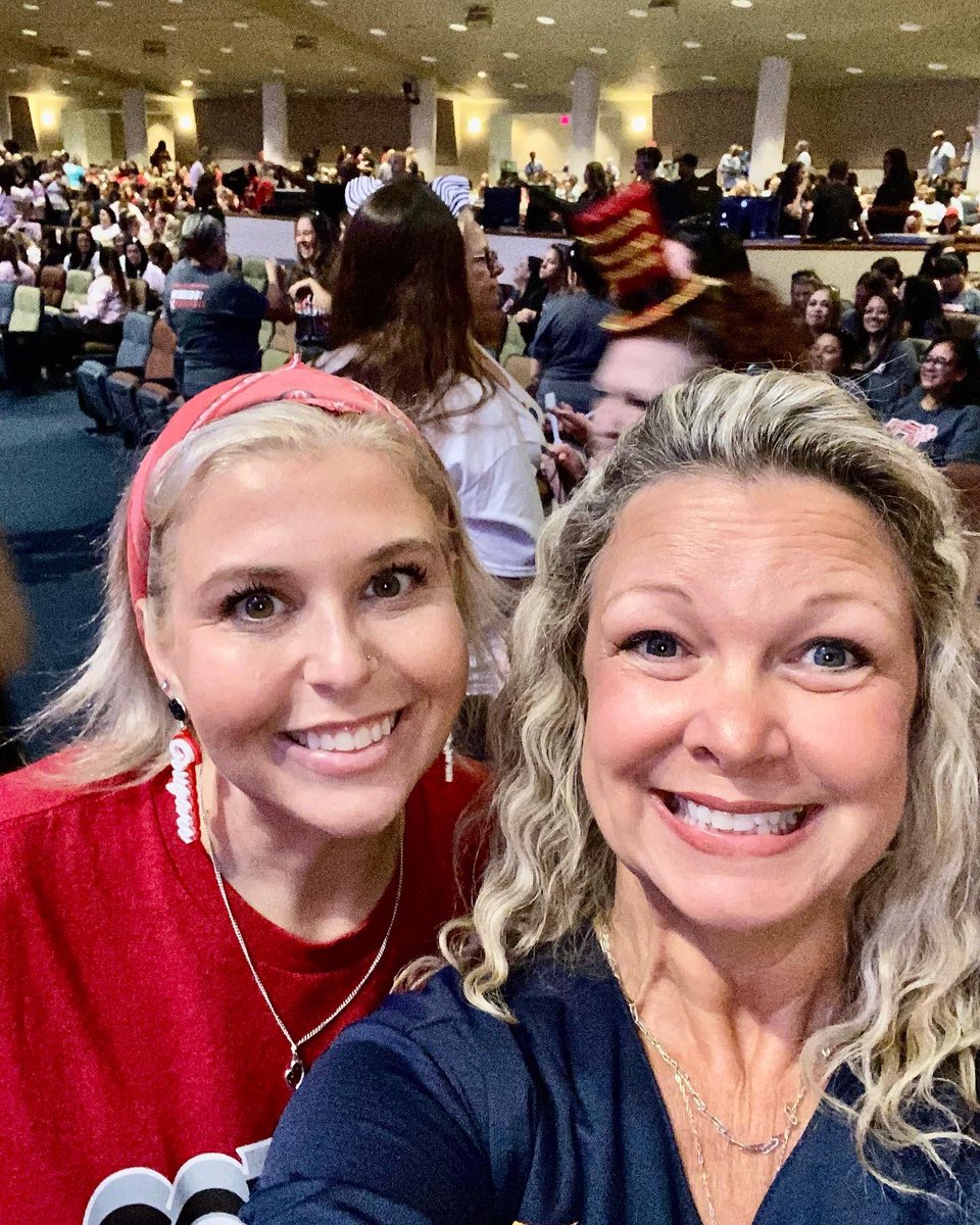 Convocation <a href="/TomballISD/">Tomball ISD</a> is always a blast! Love seeing my friends at other campuses too!