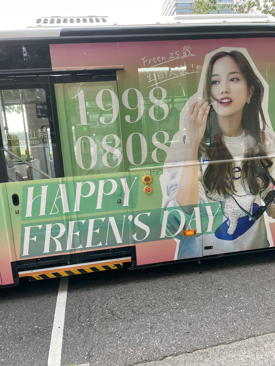 posewander's tweet photo. Thank you for bringing love and happiness into our lives.
Happy birthday and wishing you the best love and care.
You are deeply blessed, dear Freen.

#FREEN25thDAYxTaiwanFans
#srchafreen
#25thShiningFreenDay
#ฟรีนสโรชา
#HappySarochaDay
#HappyBirthdaytoFreen https://t.co/h1I5KLP3qH