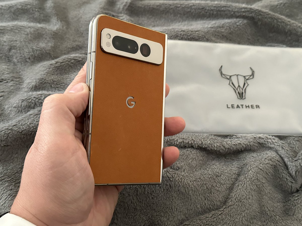 rmeestudios's tweet image. Leather 🟤 #pixelfold #dbrand #android #smartphone