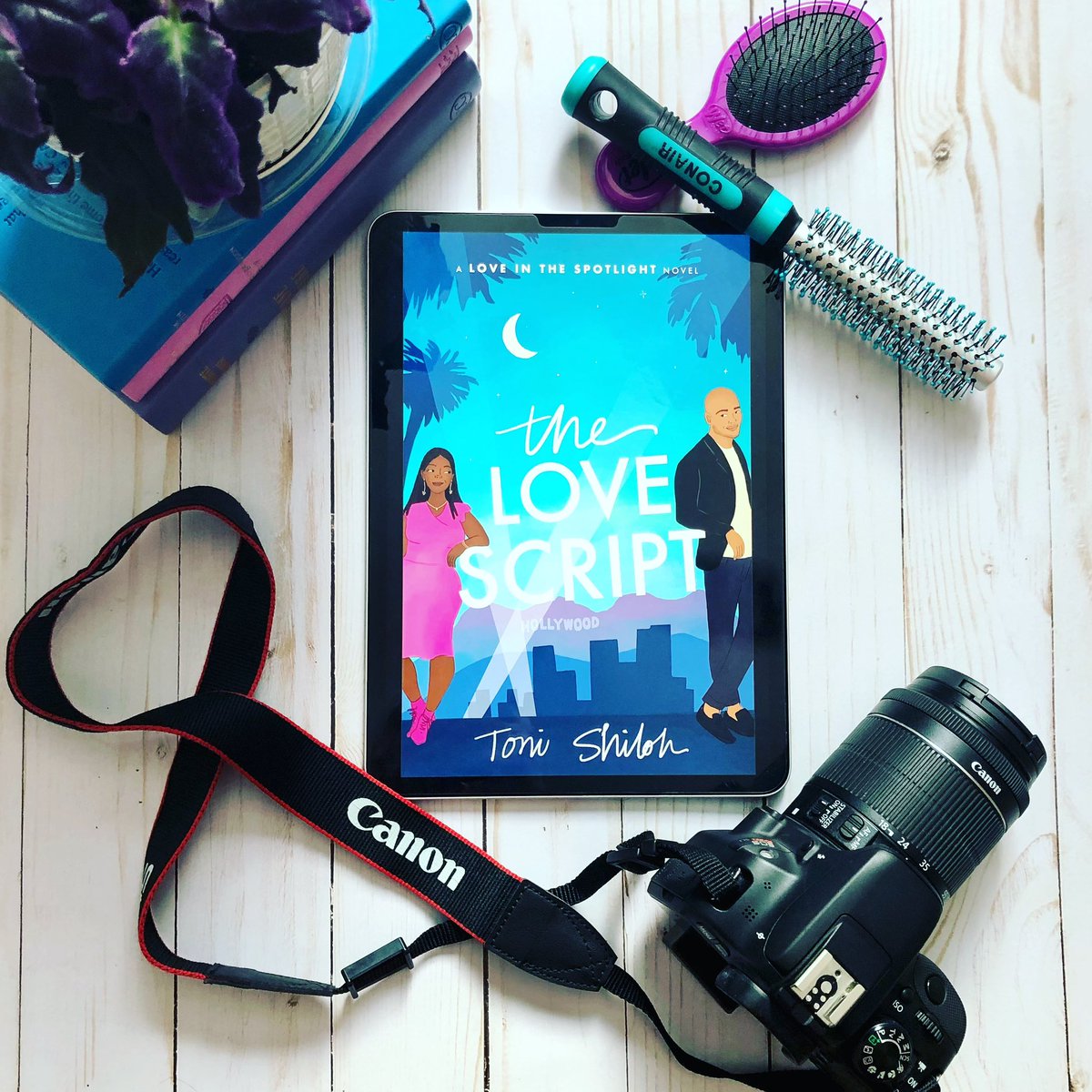 Looking for a cute fake relationship romance? Give #thelovescript a try! Available here: amazon.com/Love-Script-Sp… #fivestarread #ChickLit #cleanromance #bhpfiction #loveinthespotlight #tonishiloh #MustRead #BookTwitter #christianromance #romance @tonishilohwrite @bethany_house