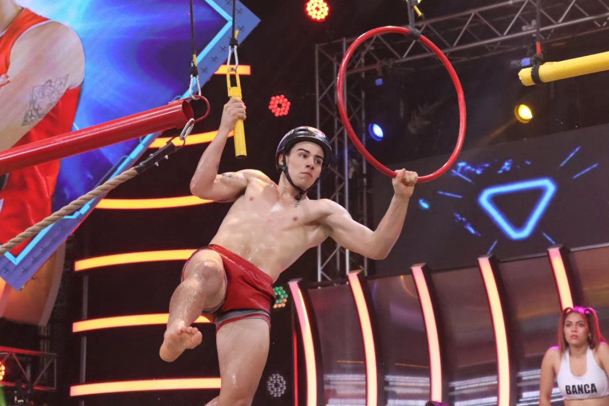 Calle_7PY's tweet photo. ¡Pura fuerza de brazos! 💪🏻💥
El esfuerzo de #AdrianC7 no fue suficiente
#Calle7py 🔴🟡 https://t.co/Y2QBT4i80G