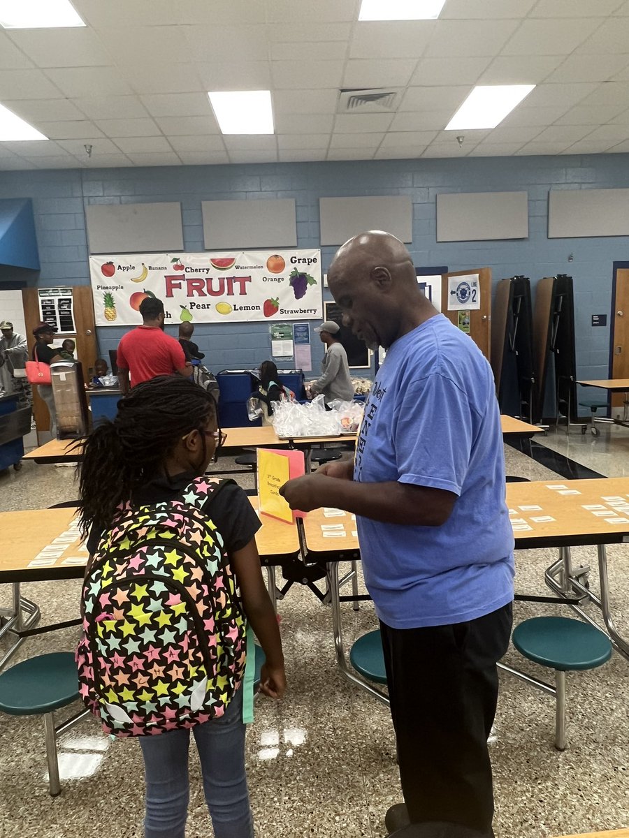 ayannademery05's tweet photo. This AP is tired but our @ecwestwildcats had such an awesome 1st day! We got them in, counted them, fed them, and got them home safely! #readyforday2 https://t.co/0RKQgffdW9