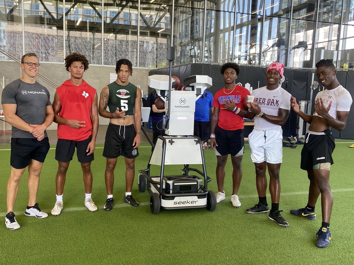 Some of the best 2025 #TxTopTalent spent Sunday afternoon working with @MonarcSport for a season tuneup. Special group of prospects! @daylanmccutch11 | @QuanellJr | @thereal_kori2x | @Taz_1x | @KaliqLockett