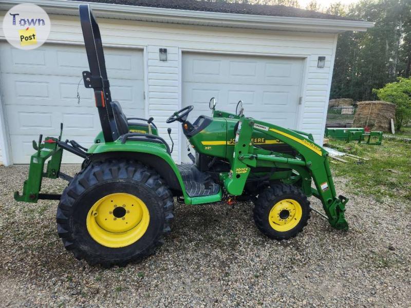 townpost's tweet image. John Deere D4400 Tractor: John Deere D4400, 36HP, Diesel, 1238hrs, Hydrostatic drive, 330CX easy on loader, I match 3 point hitch system, Price Negotiable depending on what you want for implements, Standard included is bucket, rear wheel chains, front… townpost.ca/marketplace/re…