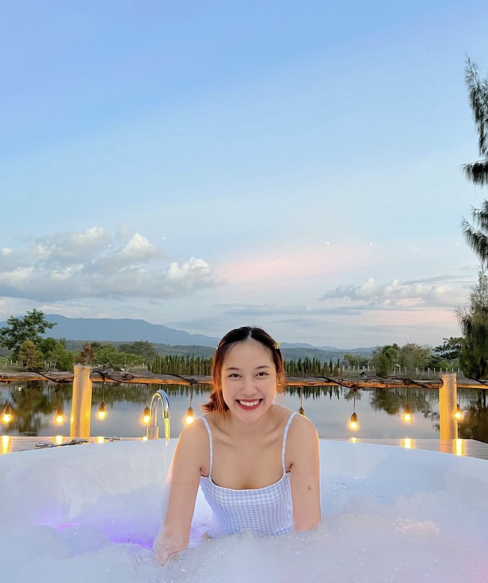 aj911404's tweet image. Happy birthday phi freen ka🎂🎉🌷🐰 pls... Get wll soon I mis ur smiles already 🥰
#happyFreenday