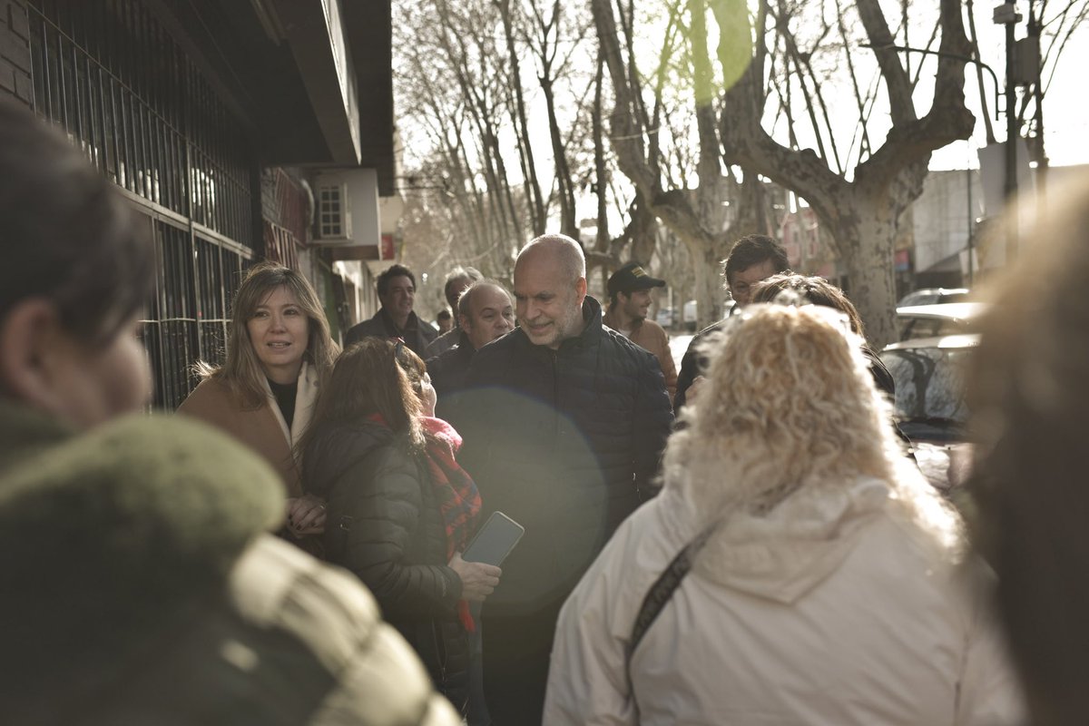horaciorlarreta's tweet photo. San Isidro es uno de los municipios de la provincia con una buena gestión, pensando siempre en los vecinos. Junto a @diegosantilli, @gustavoposse y @PosseMacarena vamos a seguir acompañando y escuchándolos para trabajar en las cosas que faltan y encontrar juntos las soluciones que nos transformen la vida para siempre. Tenemos un equipo laburador y honesto que está preparado para cambiar el rumbo de nuestra provincia.