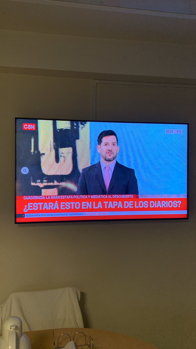 Kasimiro's tweet photo. Del dolar, mejor ni hablemos no? @C5N #DolarBlue https://t.co/zA5TIjJ0bf
