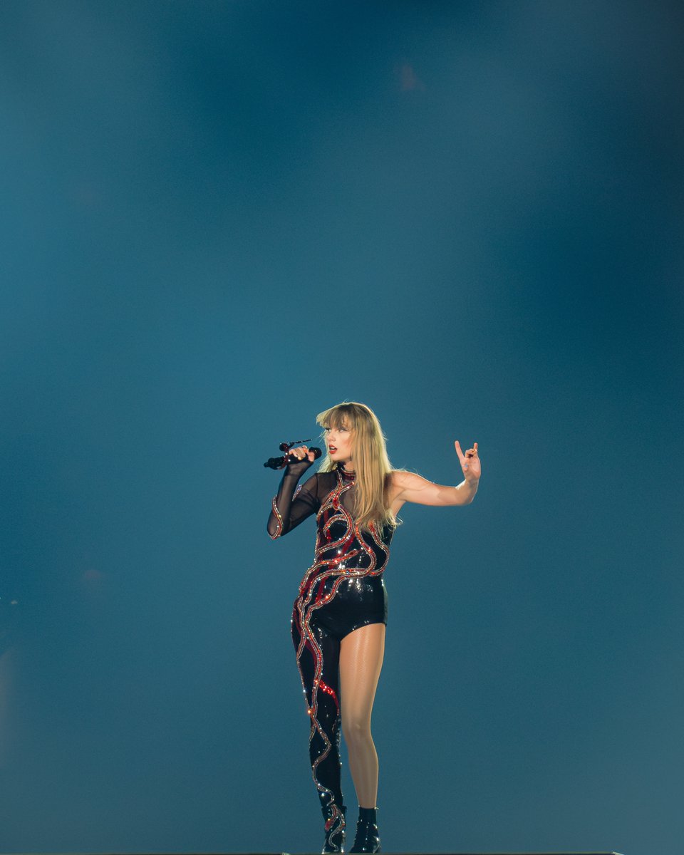 CindyRosm's tweet photo. Taking these photos on the #TSTheErasTour will forever be a core memory https://t.co/X7eVrpuXMF