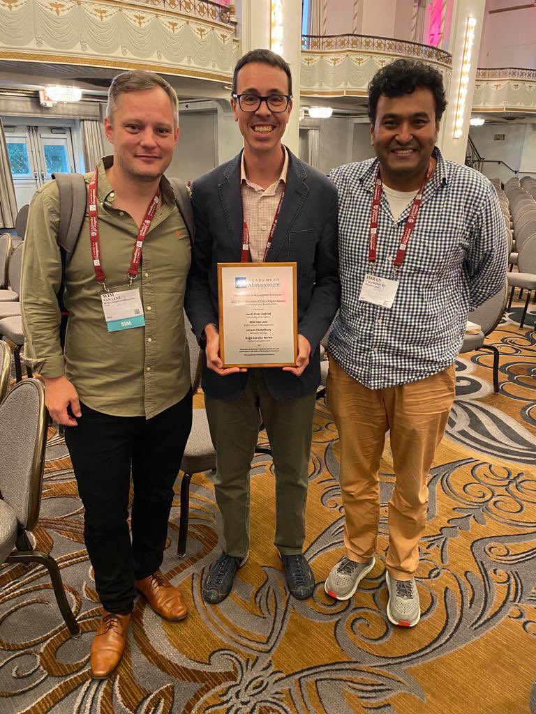 Our paper received the 2023 Best Business Ethics Paper Award at @AOM_SIM! It’s amazing to see our hard work recognized: Wim van Lent, Imran Chowdhury & @HvdMerwe1