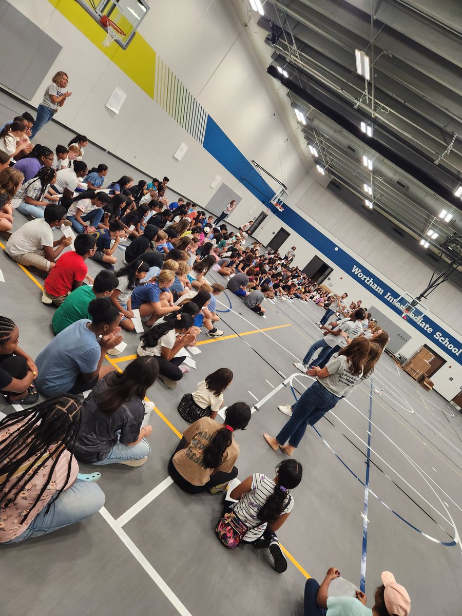 6th grade showed up and showed out for our very first Wortham Walk tonight! 5th graders, we'll see you tomorrow! Bring your excitement!

#FISDElevate