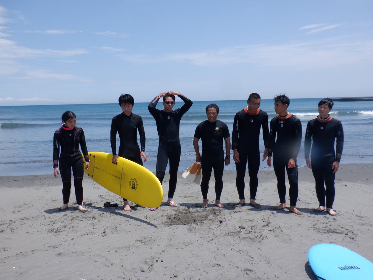 yaizusuisanhs's tweet photo. 海洋科学科開発類型３年のサーフィン実習の様子です。去年に引き続きの体験です。さすがに回数を重ねていますのでスムーズに波を乗りこなしていました。やっぱり海って楽しいですね。
#焼津水産高校 #焼津 #海を学ぶ https://t.co/Ol5qhyo5lZ