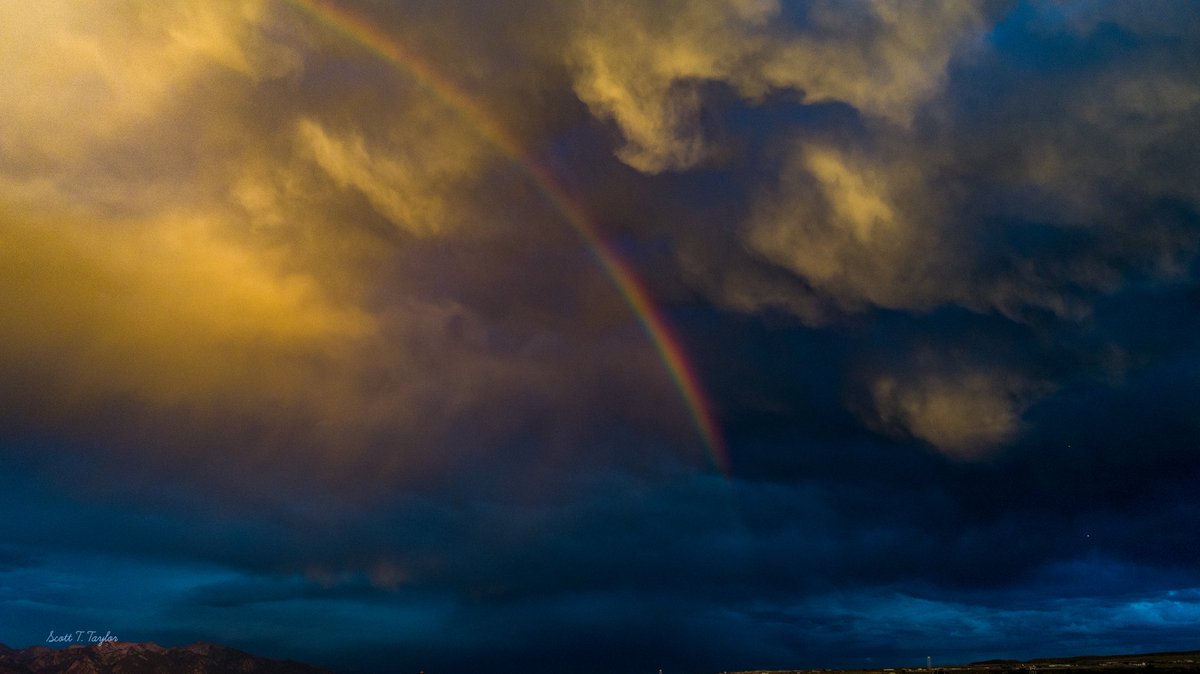 #Rainbow,  cool looking #clouds,  an amazing #sunset #utah #utahisbeautiful #drone @abc4utah @KUTV2News
@fox13 @KSL5TV @ChaseThomason @AlanaBrophyNews
@KSL_Matt @AllisonCroghan @AutelRobotics @natwxdesk @weatherchannel @WeatherNation @accuweather