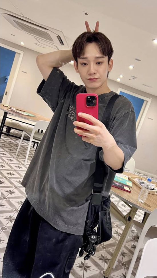 chen_archive's tweet photo. LIKE HOW IS HE SO PRETTY https://t.co/lKrGUvcvRF