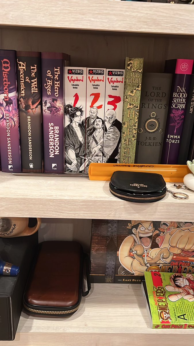 Randyd1527's tweet photo. @Lucky__Lance @formigaquimera I highly recommend it. Im pretty sure vinland saga takes inspiration from vagabond. They even sell it in the big volumes like berserk. https://t.co/ETrIf1CJez