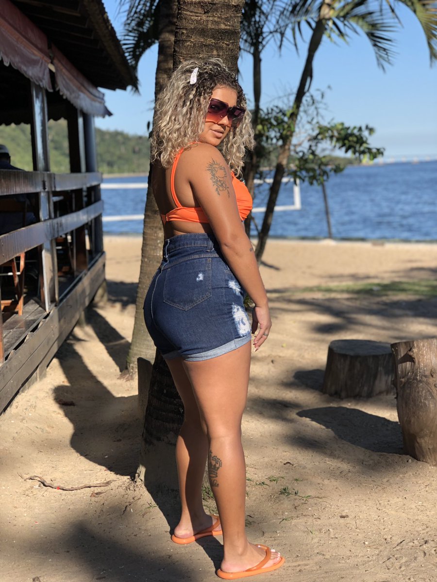 Desejo a mim tudo que há de melhor, sorrir, viver, amar, ser amada, conquistar tudo que o Senhor sabe que eu mereça e preciso. 

Gratidão e Felicidade é oque me define… meu dia 27!❤
Happy Birthday to me! 2.5🎂🥳