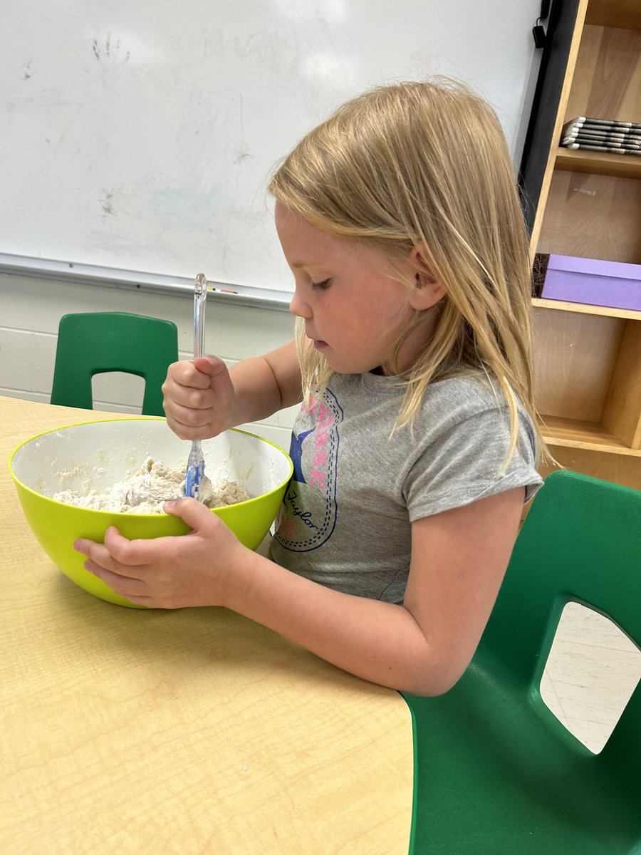 RachelMachnicki's tweet image. Making and eating bannock is always a hit with the kids! Especially when we get to work together as a team!
#ASPIRELRSD
 @pennerLRSD @minnetonkaLRSD @wyattLRSD  @darwinLRSD @louis_riel_sd