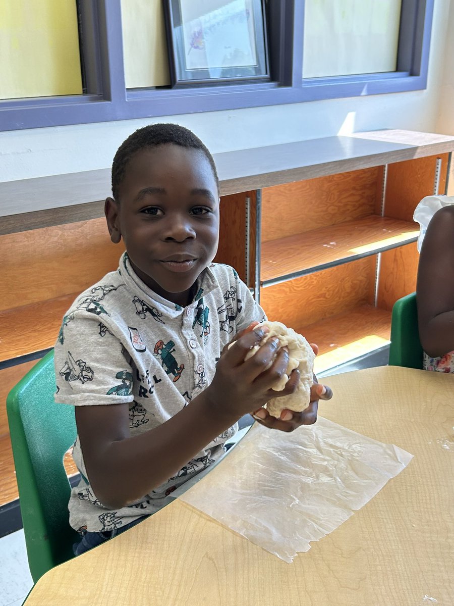 RachelMachnicki's tweet image. Making and eating bannock is always a hit with the kids! Especially when we get to work together as a team!
#ASPIRELRSD
 @pennerLRSD @minnetonkaLRSD @wyattLRSD  @darwinLRSD @louis_riel_sd
