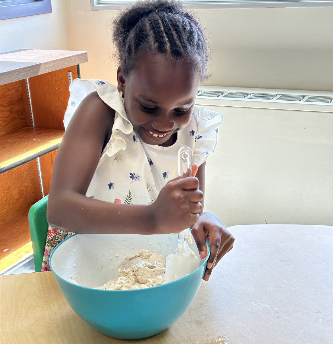 RachelMachnicki's tweet image. Making and eating bannock is always a hit with the kids! Especially when we get to work together as a team!
#ASPIRELRSD
 @pennerLRSD @minnetonkaLRSD @wyattLRSD  @darwinLRSD @louis_riel_sd