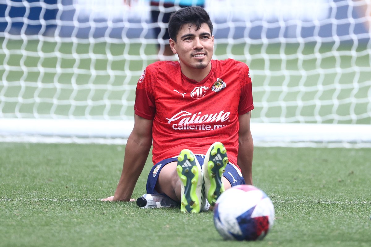 Chivas's tweet photo. Primer partido oficial con el Rebaño:

⏳ CARGANDO ⏳
[■■■■■■■■■□] https://t.co/VAV2zJFl6H