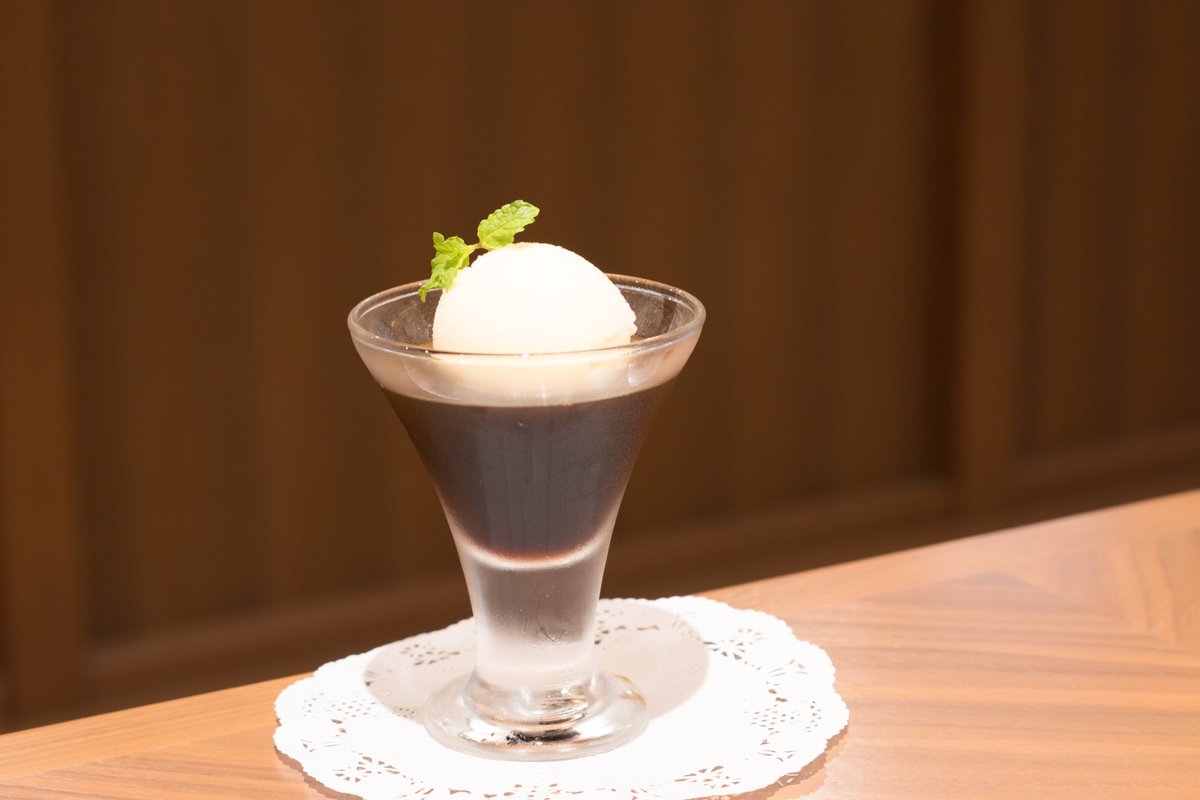 限定のコーヒーゼリーをご用意しております🥄
バニラアイスクリームをトッピングした特別なスウィーツです!!

#早稲田 #歴史館 #cafeclio