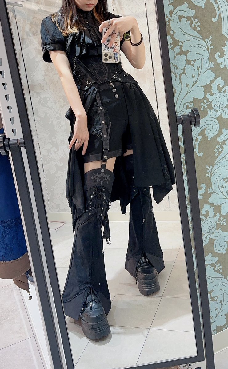 セパレートパンツやっぱり可愛い😊

前回より
・ショートパンツの丈が少し長い
・カバーとパンツは前後でしっかり繋がってる(前回は前のみ)
・裾部分が前後で調節可能(前回は前のみ)

ので、前回のVer.をお持ちの方も
今回のパターンぜひ試着してみて下さい✌️

 #ozzon

今日は八重洲〜！！！