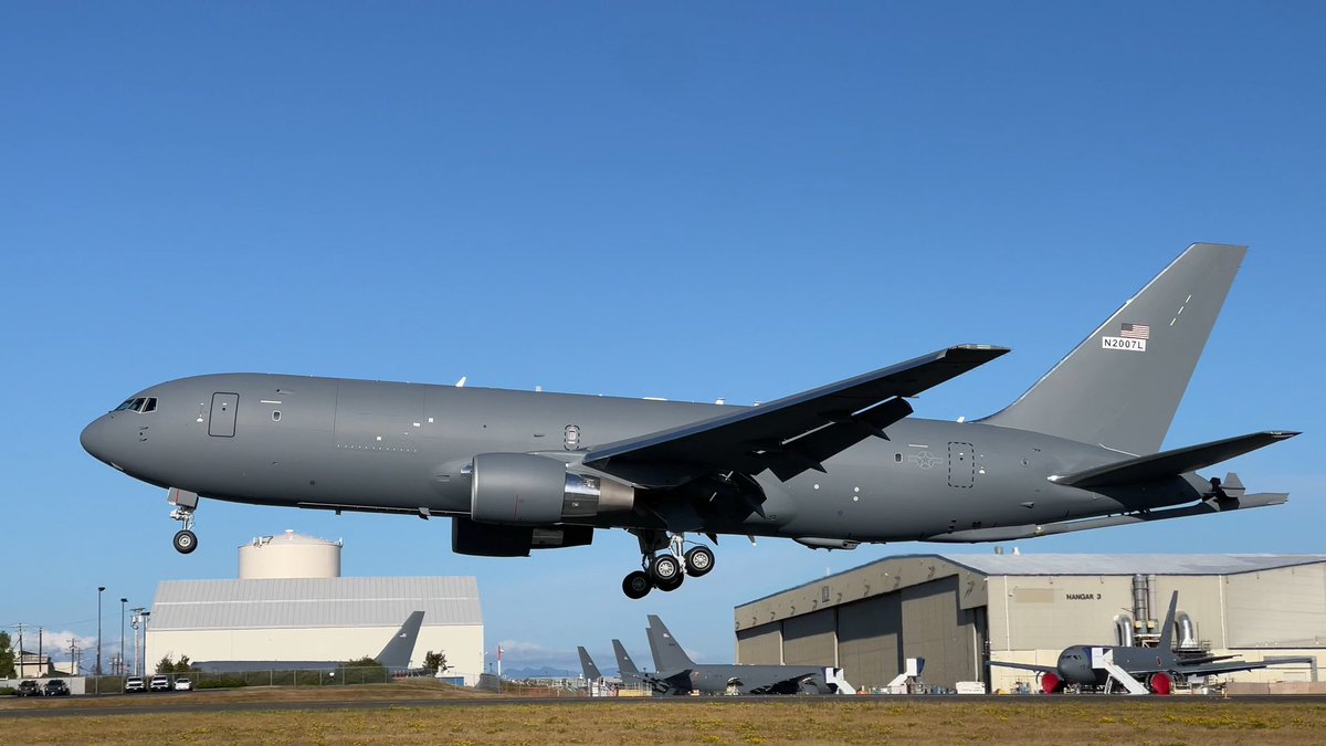 kingsamdrew's tweet photo. Iβve really been feeling the Pegasus love latelyβ¦ #NKAWTG π¦
Interesting to note that the USAF serial number was taken off the nose wheel doors after Boeing repainted her this spring. Thanks for the tip, @bfi_watch_ca350.
πΊπΈ BOE10 is a future USAF KC-46A 15-46010 #AE5750 https://t.co/cXmY775rPp