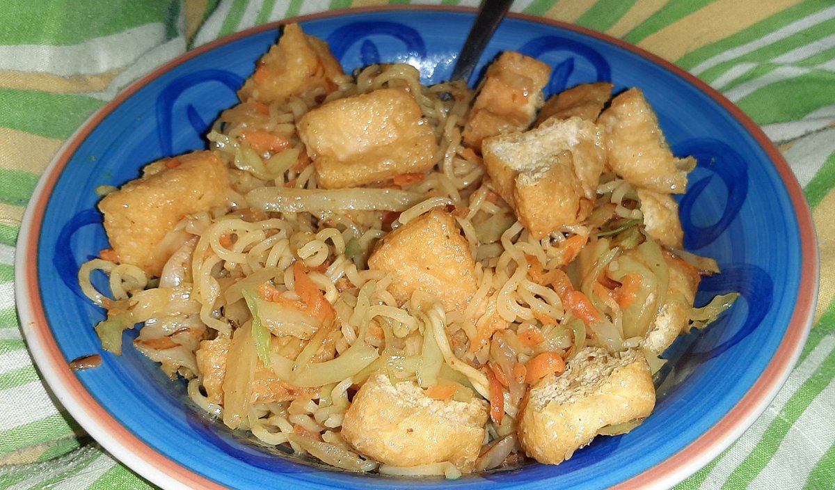 New favorite food: spicy noodles with fried cabbage/carrots and tofu