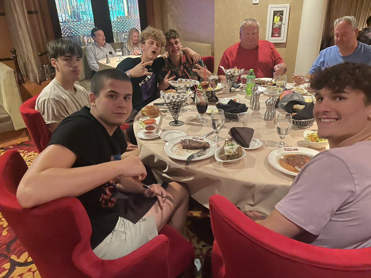 TylerPodoll's tweet photo. Swingfam @WIswing2024 Vegas Style! https://t.co/RQ5j5CJGcY