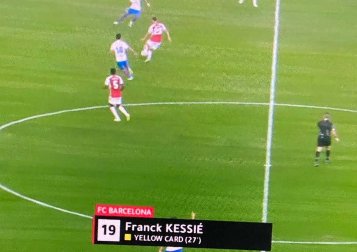 Honore_01's tweet photo. @FCBarcelona_es @daddy_yankee @Spotify What's happening here 😂😂😂😂 Kessie got booke while on Vacation in Italy 😂😂😂 https://t.co/CMUhVWTwfE