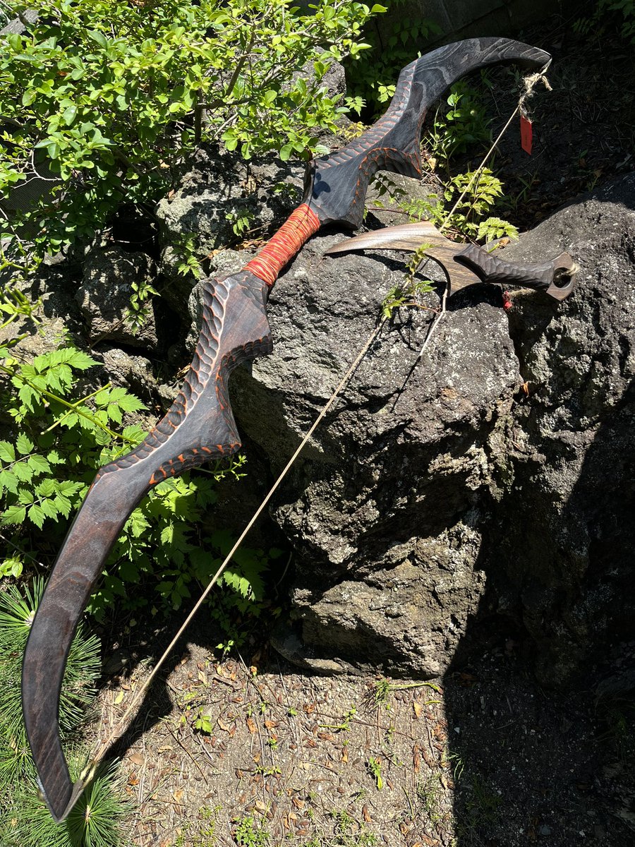 tanabekoubou's tweet photo. 全長125センチのロングボウをイメージして仕上げたのこの作品もワンフェスに連れて行きまぁす✨

素材は木ですが、比較的軽い材料を使っているので力の無い方でも持てます‼️

7月30日 ワンフェス2023夏
田辺工房　ブース番号：4-22-16
#日常にファンタジーを
#ワンフェス2023夏
#WF2023夏 
#wfws https://t.co/53pmhkHr4E