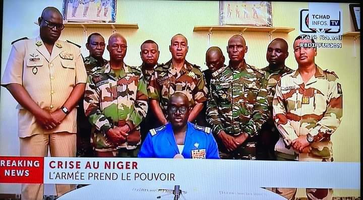 AyouAndrew's tweet photo. Après le Mali, Guinée et  Burkina Faso. Prise du pouvoir au Niger.
Le coup d'état militaire confirmé, Conseil National de la Sauvegarde de la Patrie #CNSP vu le jour et prend le contrôle du pouvoir. 
NB: Un couvre feu instauré et les frontières sont fermées jusqu’à nouvel ordre https://t.co/N7cWXnwncW
