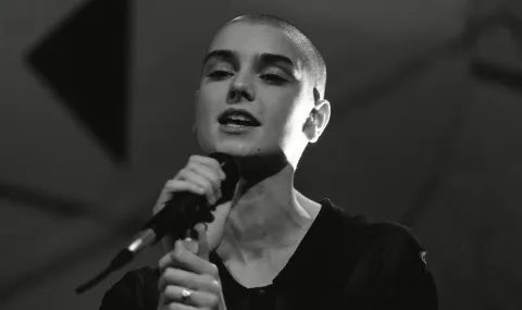 🇮🇪 Wafatnya legenda penyanyi Irlandia Sinead O'Connor pada usia 56 tahun yang masuk Islam pada tahun 2018 dan mengubah namanya menjadi Shahda Sadaqat.

Innalillahi wa innailaihi raaji'uun
Allaahummaghfirlaha warhamha wa'afiha wa'fu 'anha
Aamiin Allaahumma Aamiin. 🤲