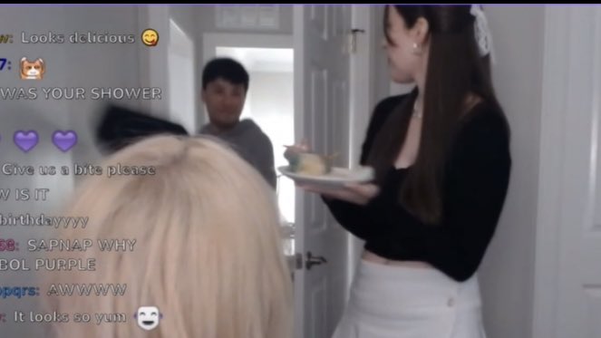 MrBarnesRogers's tweet photo. THE WAY GEORGE APPEARS AT THE DOOR ONLY TO SMACK HANNAH WITH A PILLOW 😭 https://t.co/vbgzc01qIi