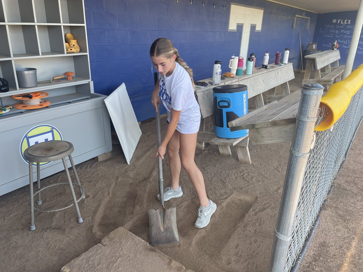 PLSTitansSB's tweet photo. ‼️Annual Field Pride Day‼️ Huge shout out to these players for helping get the field ready for our season! Was a great morning! #Team5 #TOGETHER #BB #RTS #TrueTitans https://t.co/AOiHJAcsGi