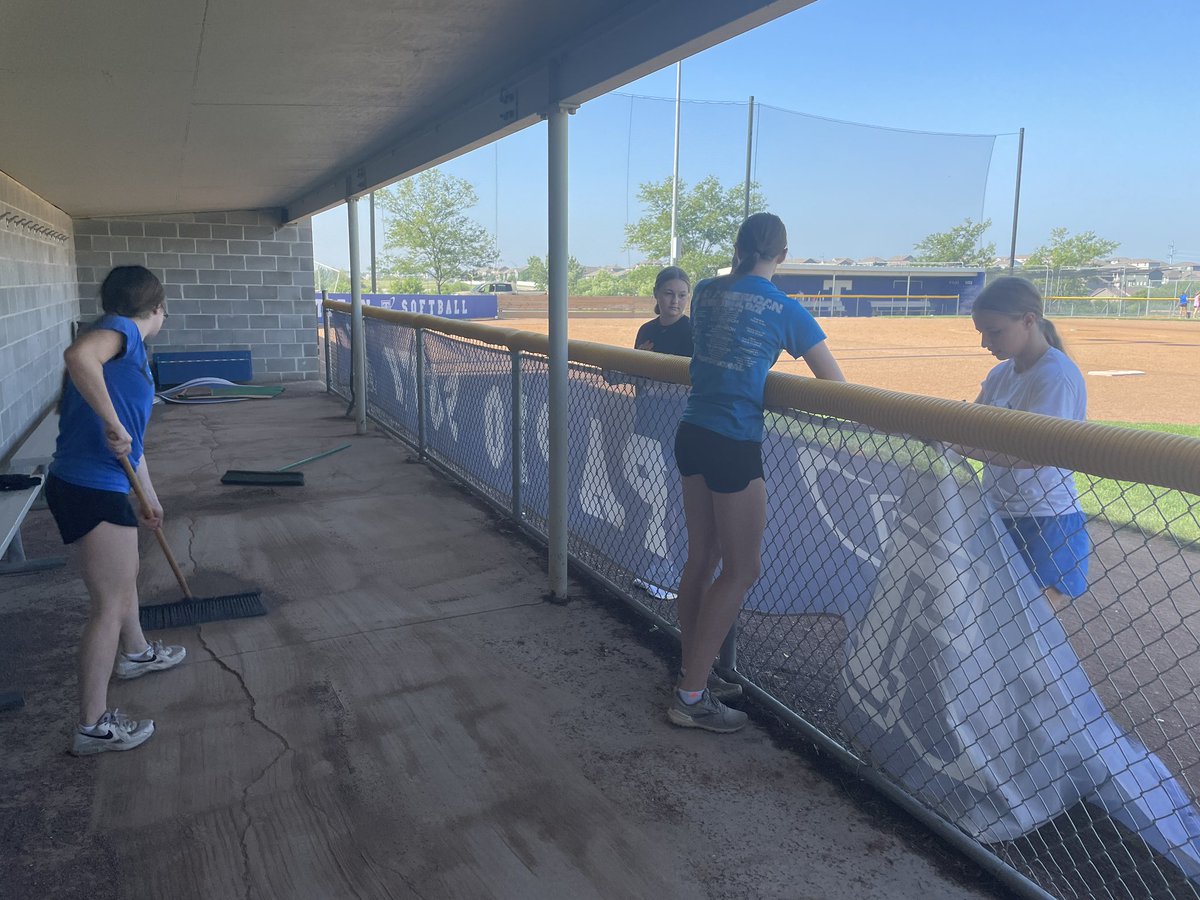 PLSTitansSB's tweet photo. ‼️Annual Field Pride Day‼️ Huge shout out to these players for helping get the field ready for our season! Was a great morning! #Team5 #TOGETHER #BB #RTS #TrueTitans https://t.co/AOiHJAcsGi
