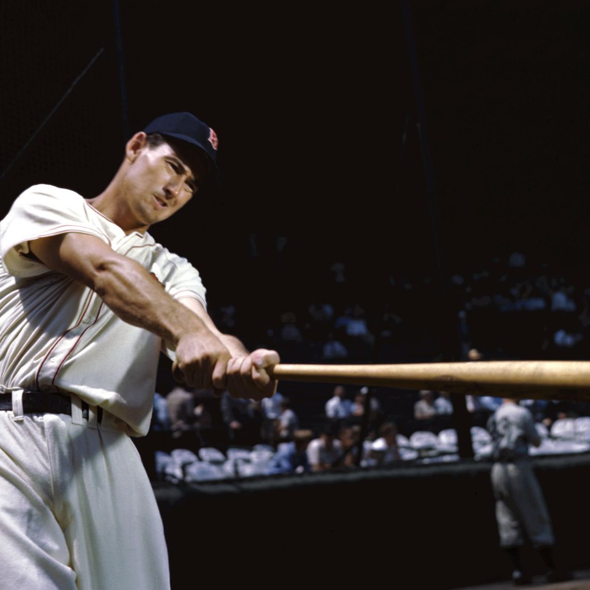 nut_history's tweet photo. In 1941,  Ted Williams was hitting .3995 going into the season's last day. It would have been rounded up to .400.  That wasn't good enough for him. Went 6-8 in a doubleheader the last day to raise it to .406. https://t.co/F8zG3zT2oE