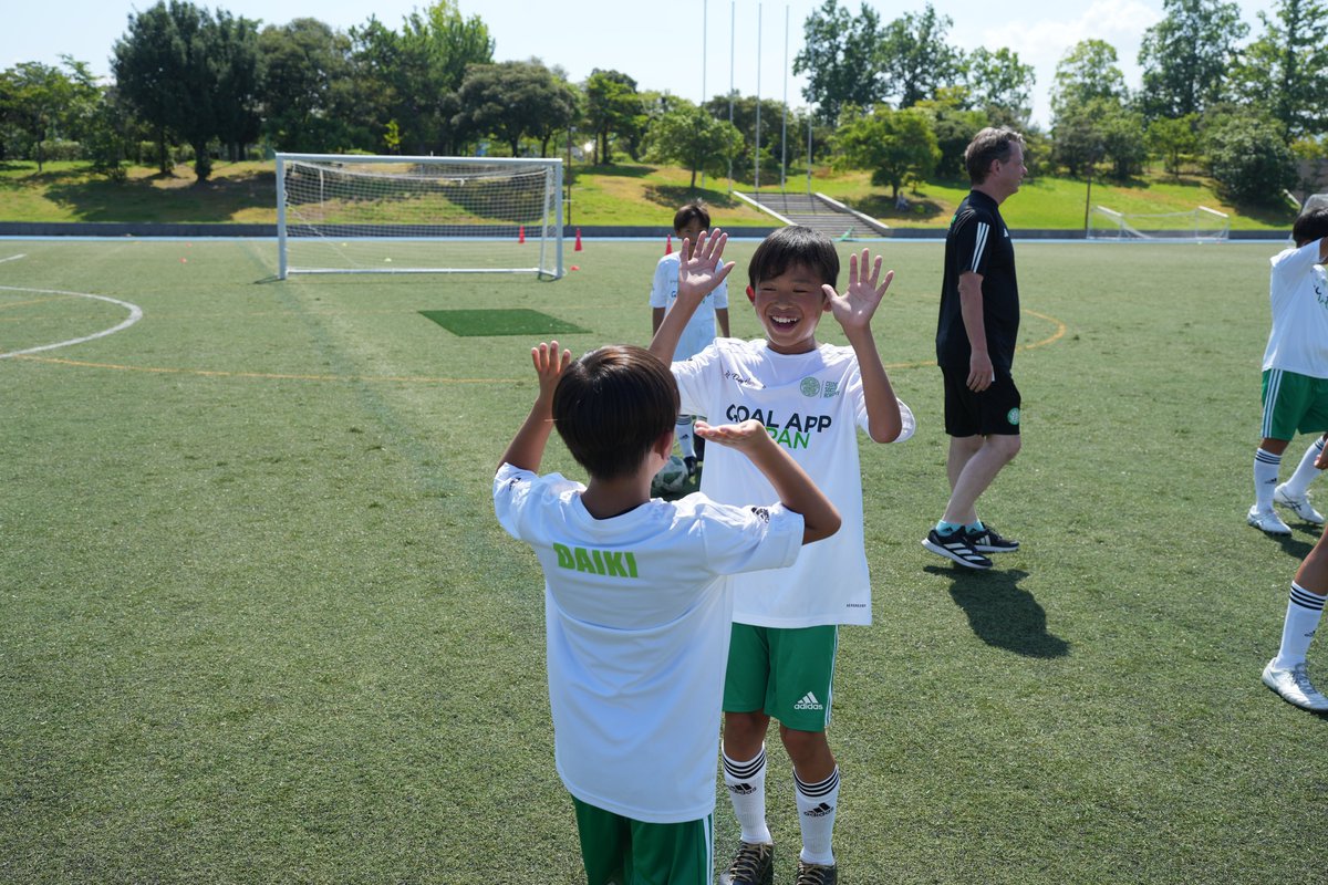 CelticFCJPN's tweet photo. 昨日は石川でのキャンプ2日目！

ピッチ上ではディフェンスの基礎を練習して、ピッチ外では大事な栄養についてのお勉強と英語力のトレーニングをしました！💪

最終日も楽しみです！🤩

#CelticFC #CelticSoccerAcademy https://t.co/p0Ds2x7eDJ