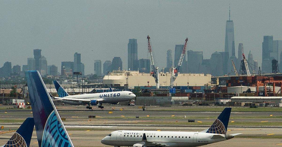 RT @Reuters: United Airlines details temporary Newark, New Jersey airport flight cuts https://t.co/j5NMcfgXS7 https://t.co/9XVwzStybz