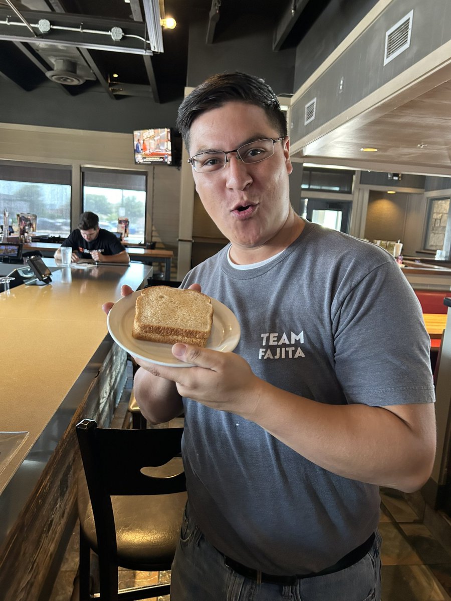 CaryLutka's tweet photo. Showing my team some extra love by serving up some POWER custom PB&amp;Js to fuel them up for success! 🌶️❤️💪🏼 #PinnacleStrong #ProteinPower https://t.co/v8RnNz34G9